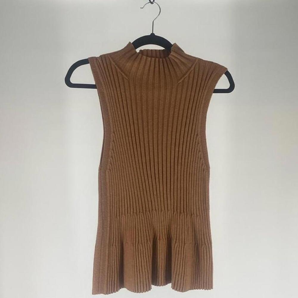 Chic Sleeveless Ribbed Knit Top
